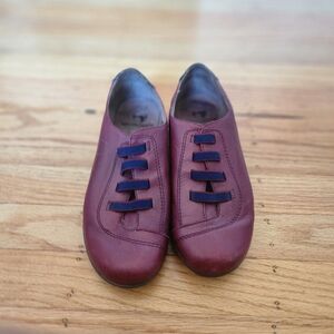 Wonders Burgundy ShoesBlue Laces